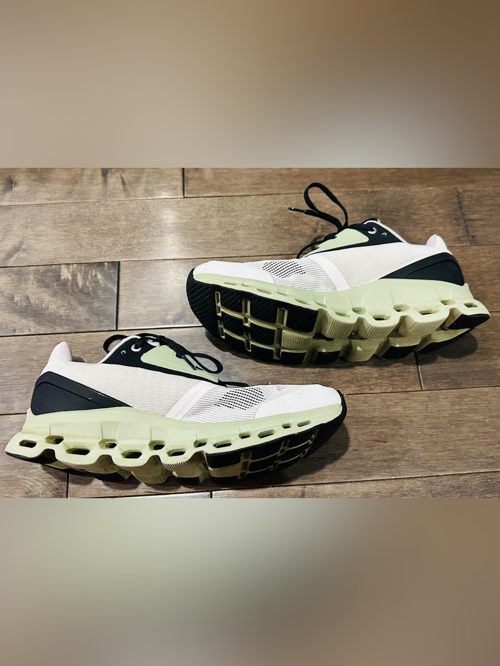 On Cloud Women’s Sz 10 White/Sage/Black On Cloudstratus 2.0 Sneakers - Picture 2 of 8